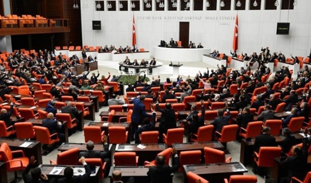 Meclis\'te Tek Gündem Anayasa Değişikliği
