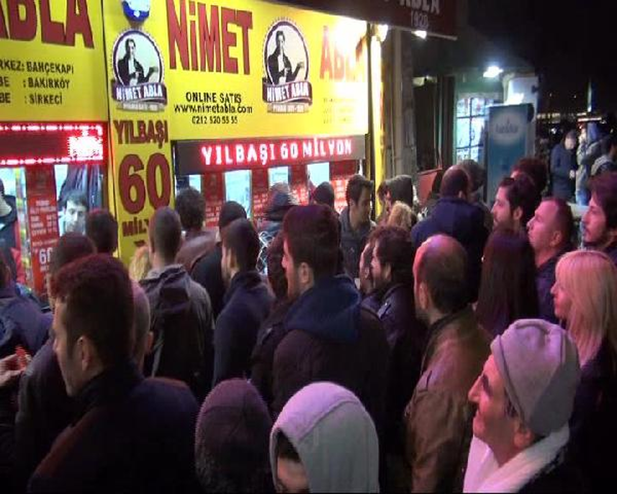 Milli Piyango Bileti İçin Uzun Kuyruklar Oluştu