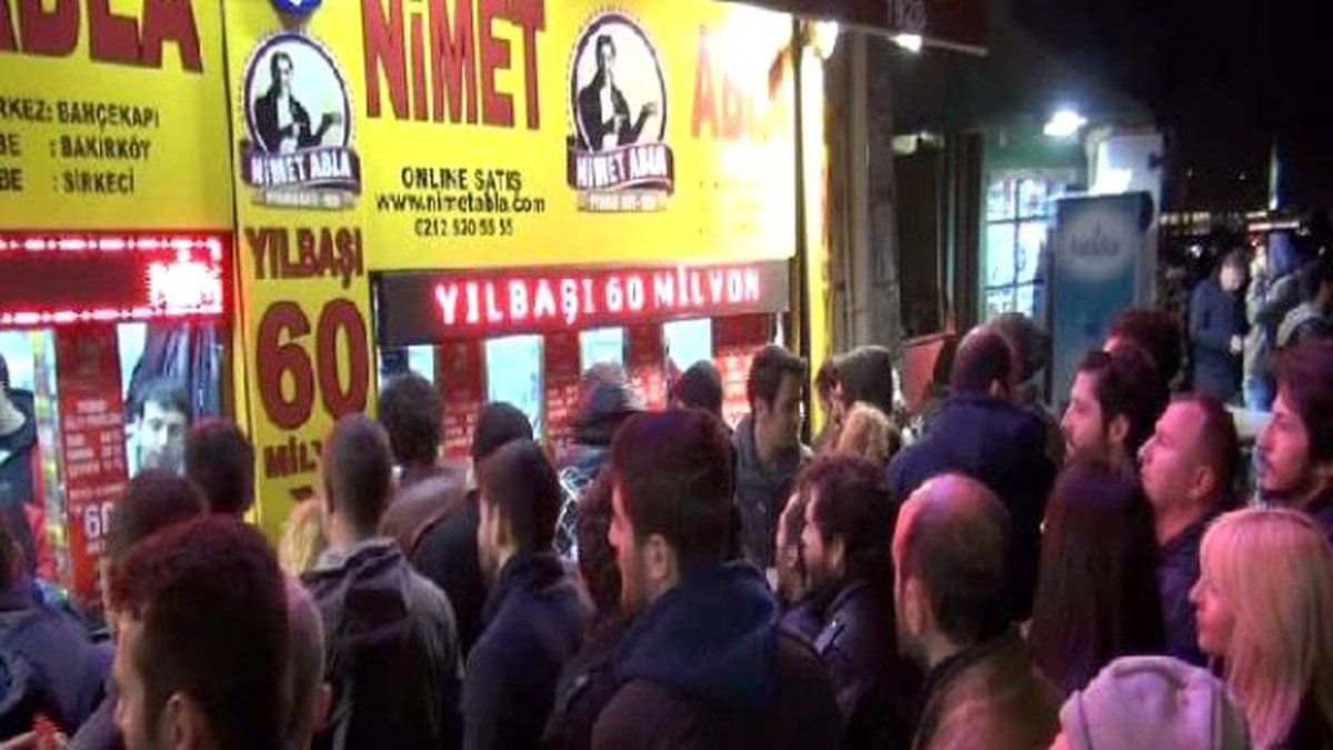 Milli Piyango Bileti İçin Uzun Kuyruklar Oluştu