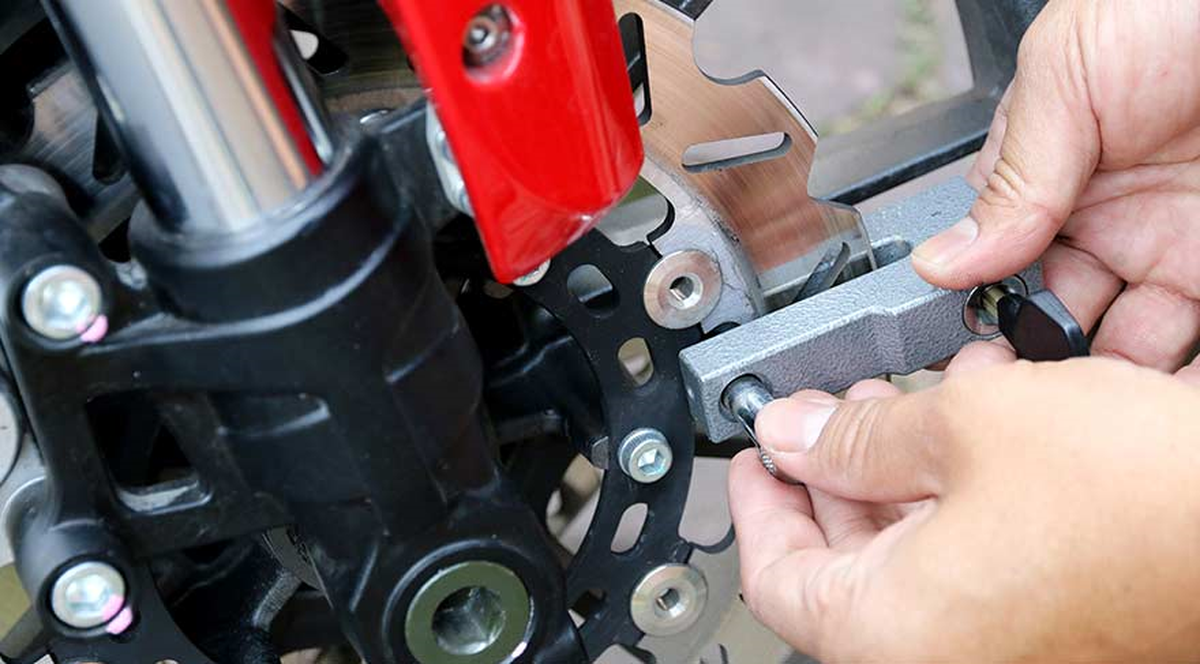 Motosiklet Hırsızları Güvenlik Kamerasında