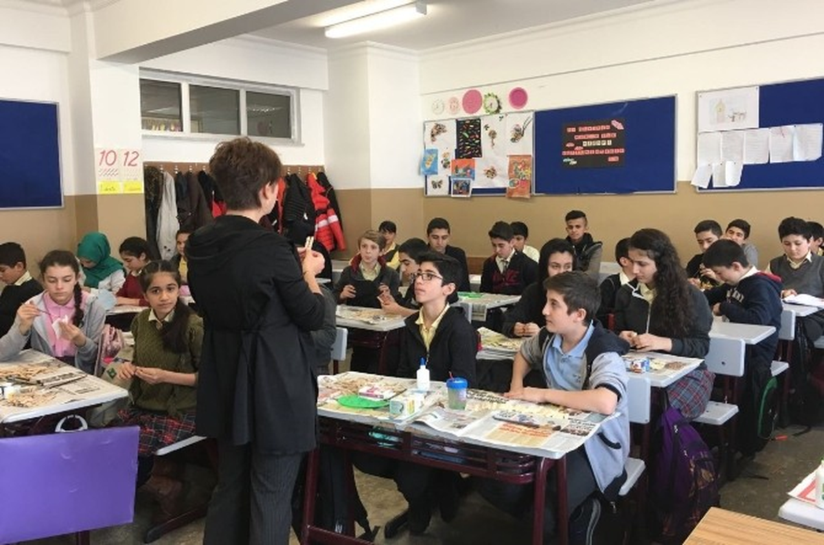Sultangazi\'deki Okulda Dersler Müzikli Terapi Eşliğinde İşleniyor