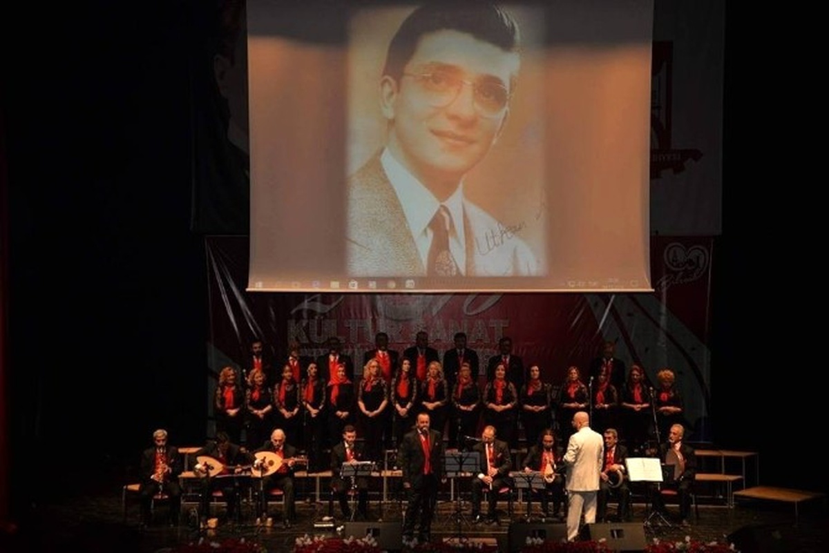 Sanat Güneşi Zeki Müren, Ölümünün 20. Yılında Bilecik\'te Şarkılarla Anıldı