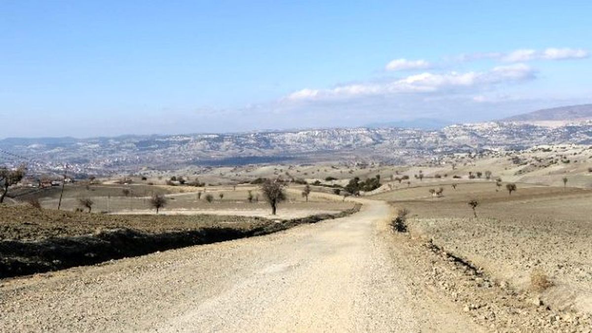 Selendi\'de Mahalle Yollarına Bakım