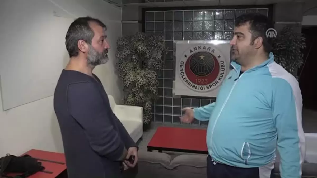 Ümit Özat: "Iyi Oyun Karın Doyurmuyor"