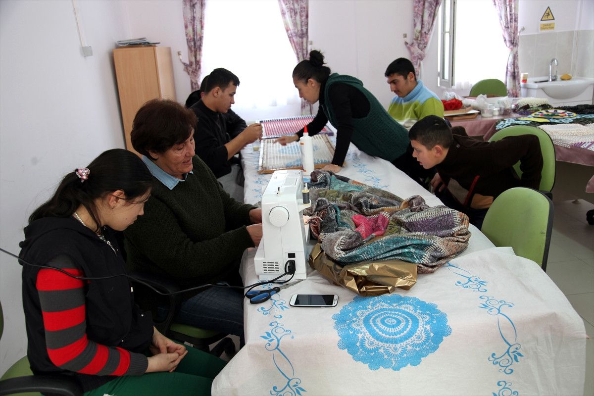 Zihinsel Engellerini El Becerileriyle Aşıyorlar