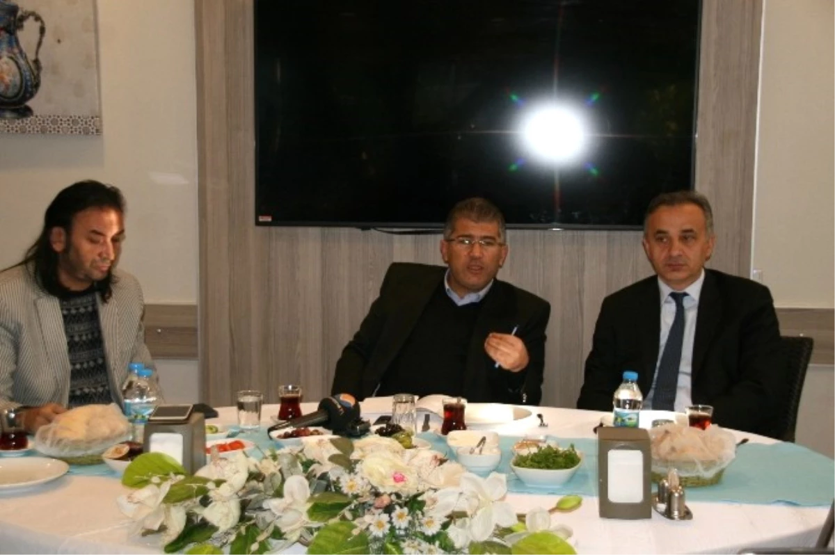 AK Parti Milletvekili Öztürk Marmaris\'te Gazetecilerle Buluştu