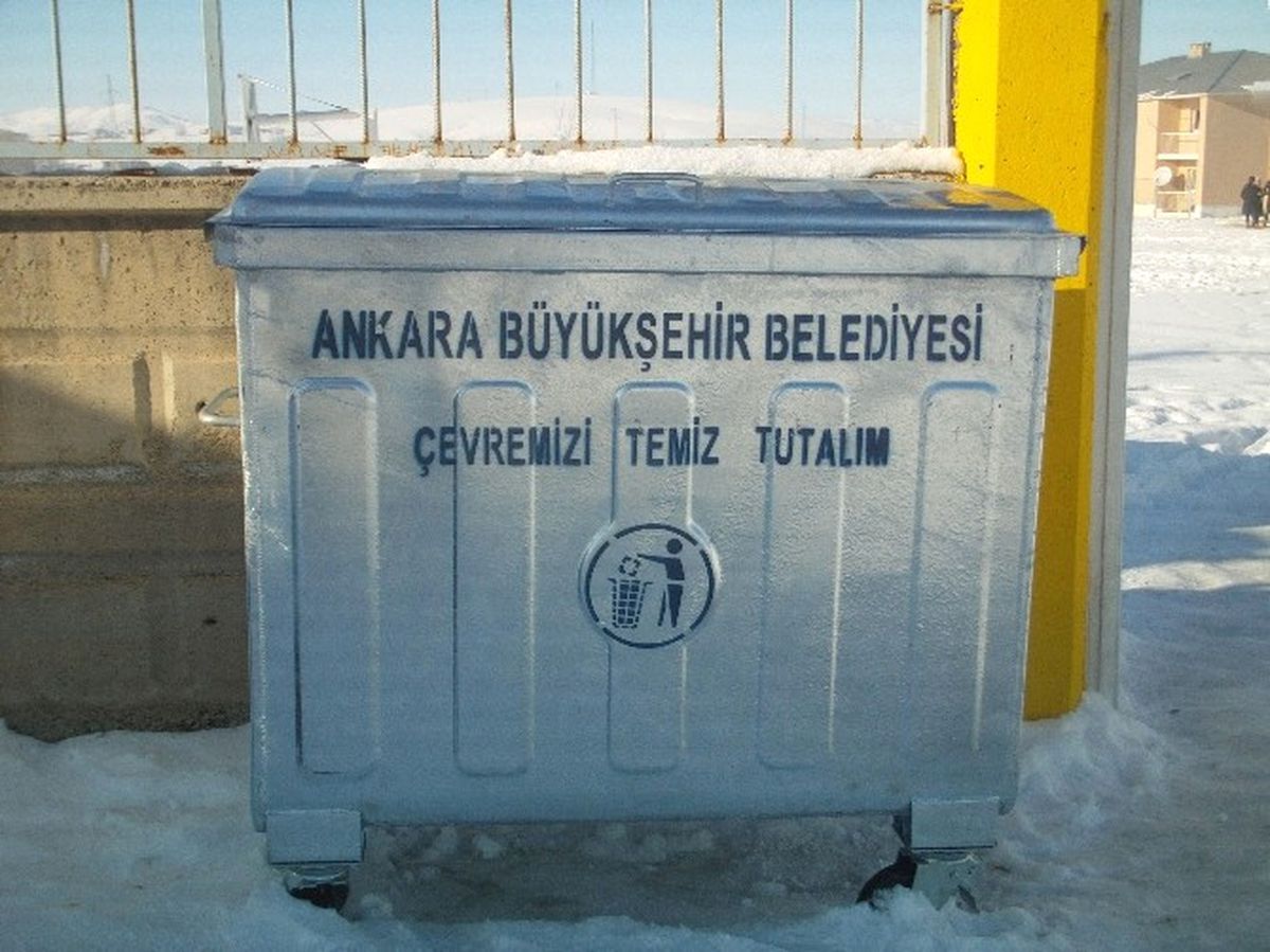 Ankara Büyükşehir Belediyesinden Özalp İlçesine Çöp Konteyneri