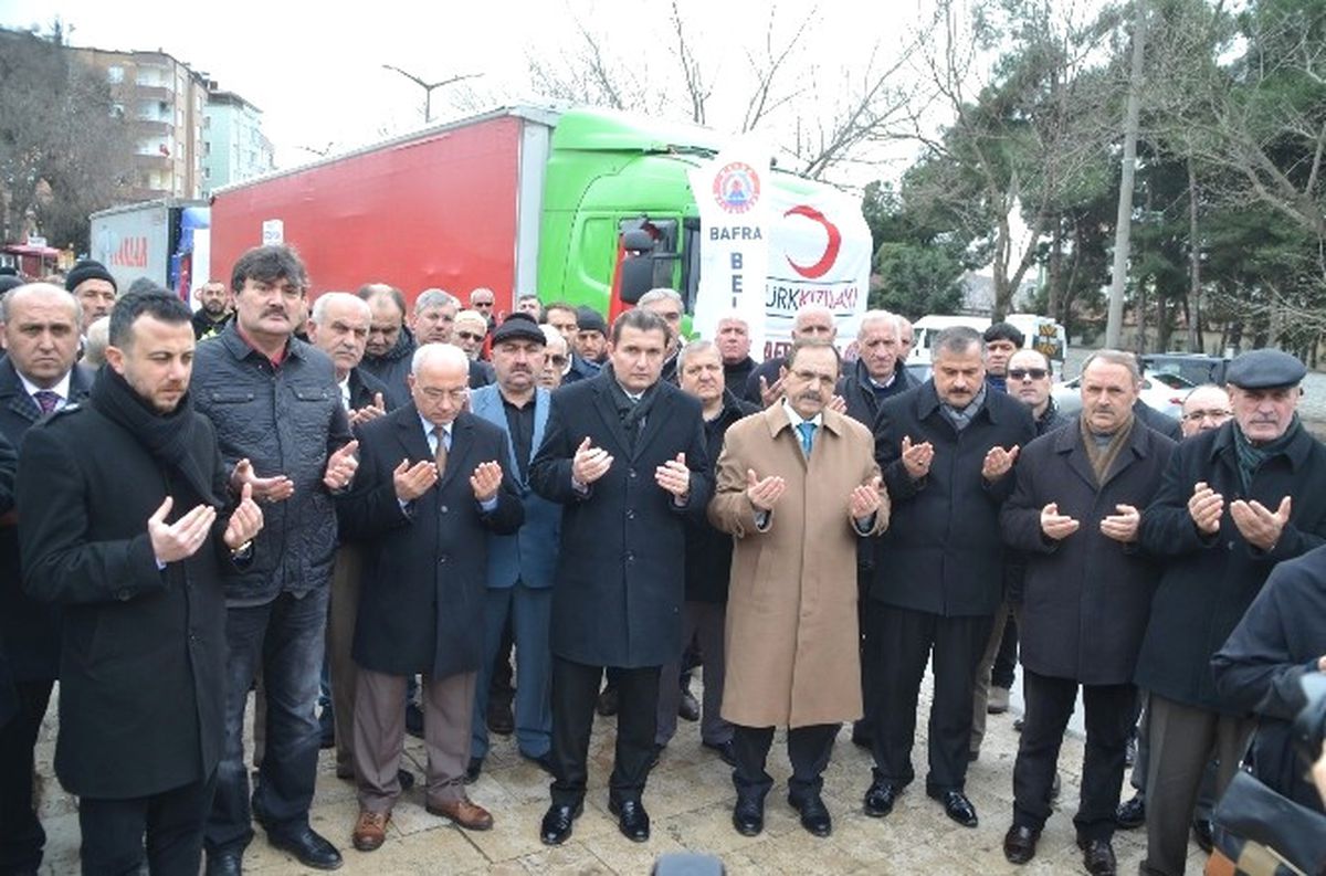 Bafra\'dan Halep\'e 2 Tır Gıda Yardımı