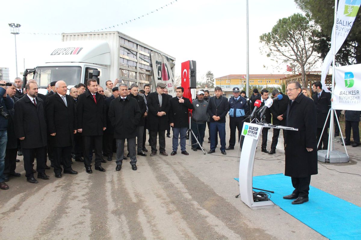 Balıkesir\'den Haleplilere Çekyat ve Battaniye Yardımı