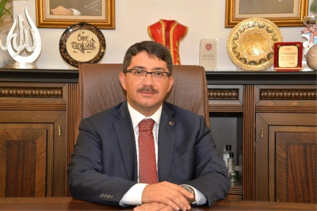 Başkan Çelik İstiklal Şairi Mehmet Akif Ersoy\'u Andı