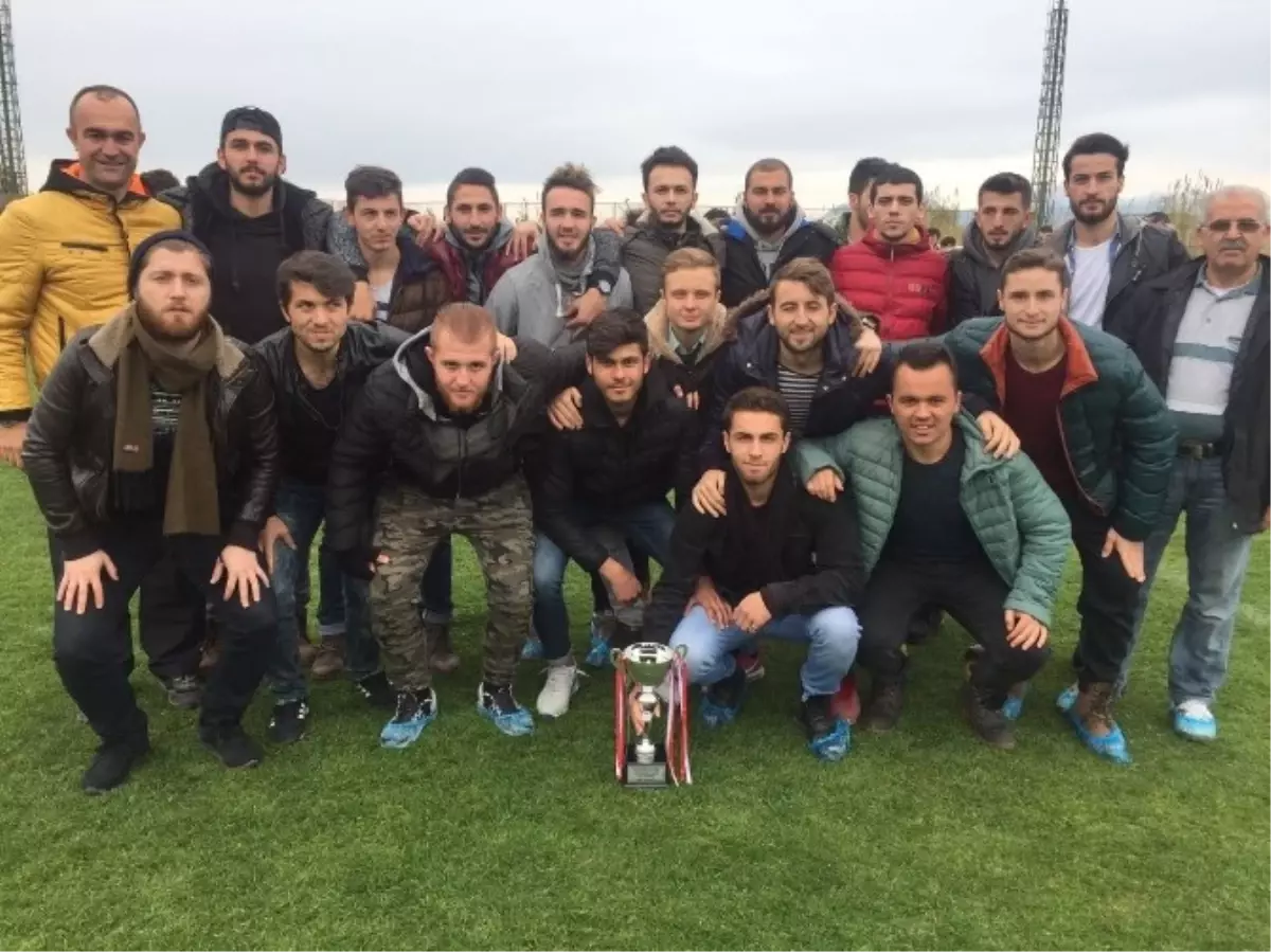 Bilecik Şeyh Edebali Üniversitesi Futbol Takımı Antalya\'da İkinci Oldu