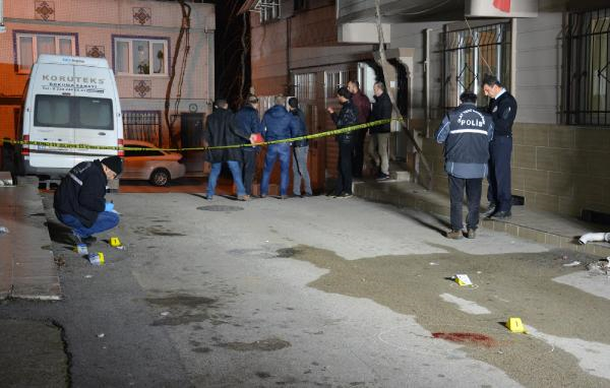 Bursa\'da İki Genç Kendilerine Uyuşturucu Sattırdığını İddia Ettikleri Kişiyi Öldürdü
