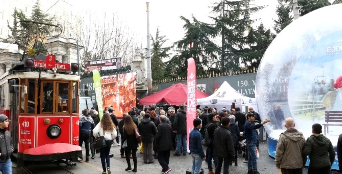 Büyükşehir\'in Turizm Tırı Taksim\'de