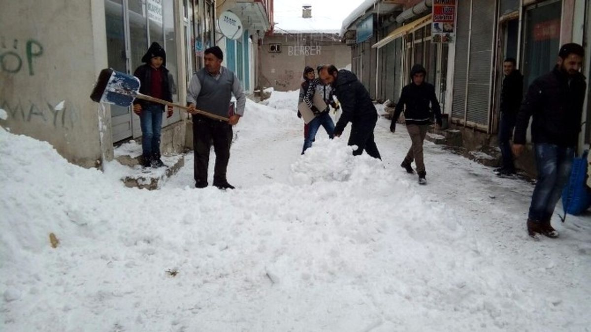 Çaldıran\'da Esnaf Siftah Yapamadı