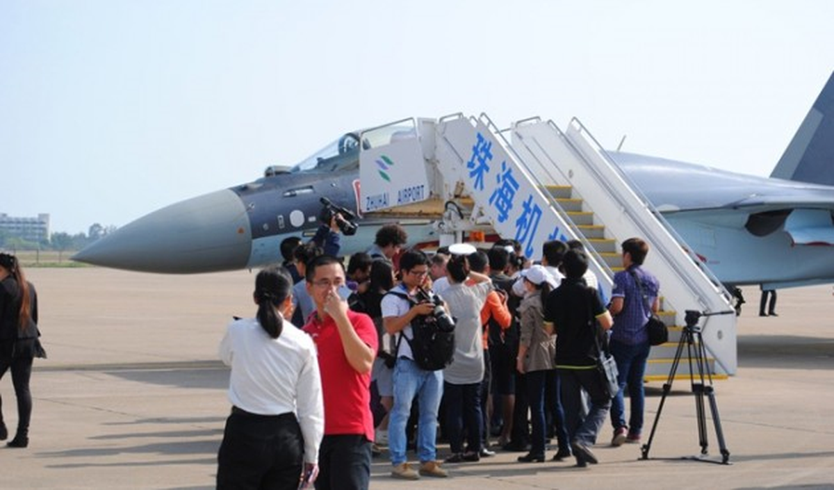 Çin, İlk Su-35 Savaş Uçağını Teslim Aldı