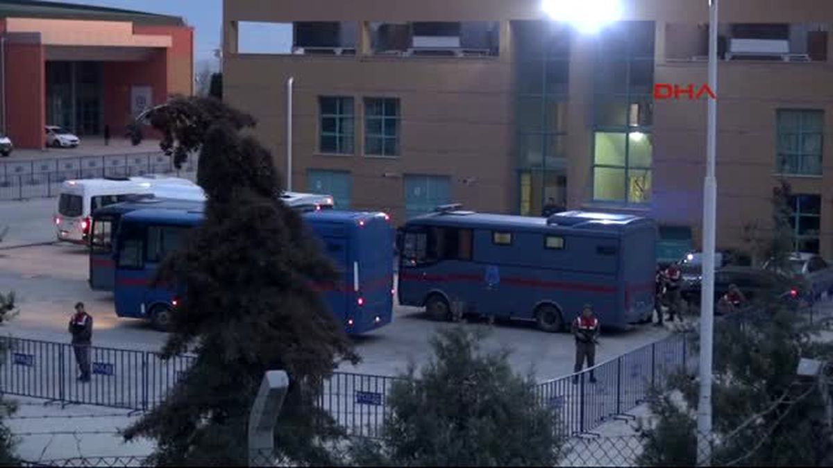 Denizli\'de 60 Sanıklı Askeri Darbe Grişimi Davası Başladı (2)