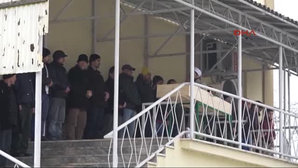 Düzce - Istanbul\'da Ölen Kübra, Düzce\'de Toprağa Verildi
