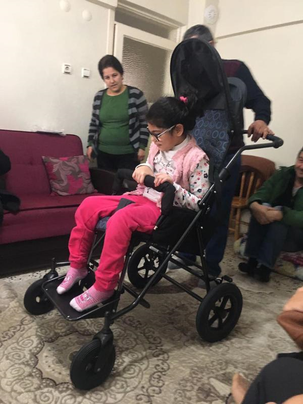 Ecem\'in Yüzü Yılbaşı Hediyesiyle Güldü