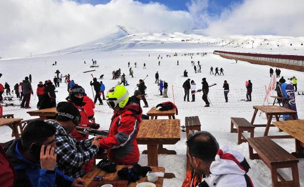 Erciyes\'de Naylonlu Kayma Keyfi