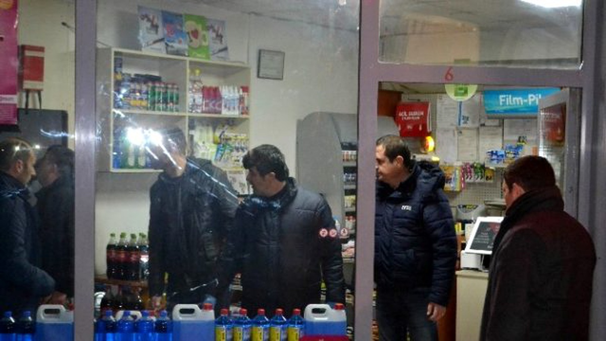 Hediye Paketinden Çıkardığı Silahla Kız Arkadaşını Öldürdü