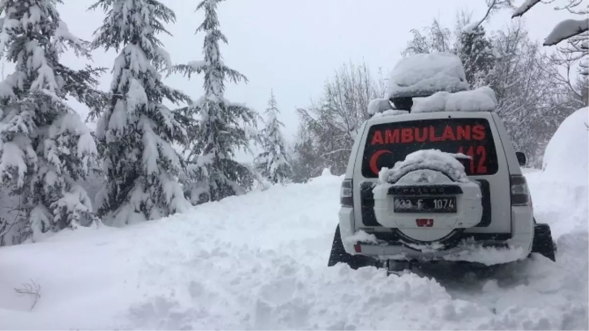 Mahsur Kalan Hastalara, Kar Paletli Ambulanslarla Ulaşılıyor