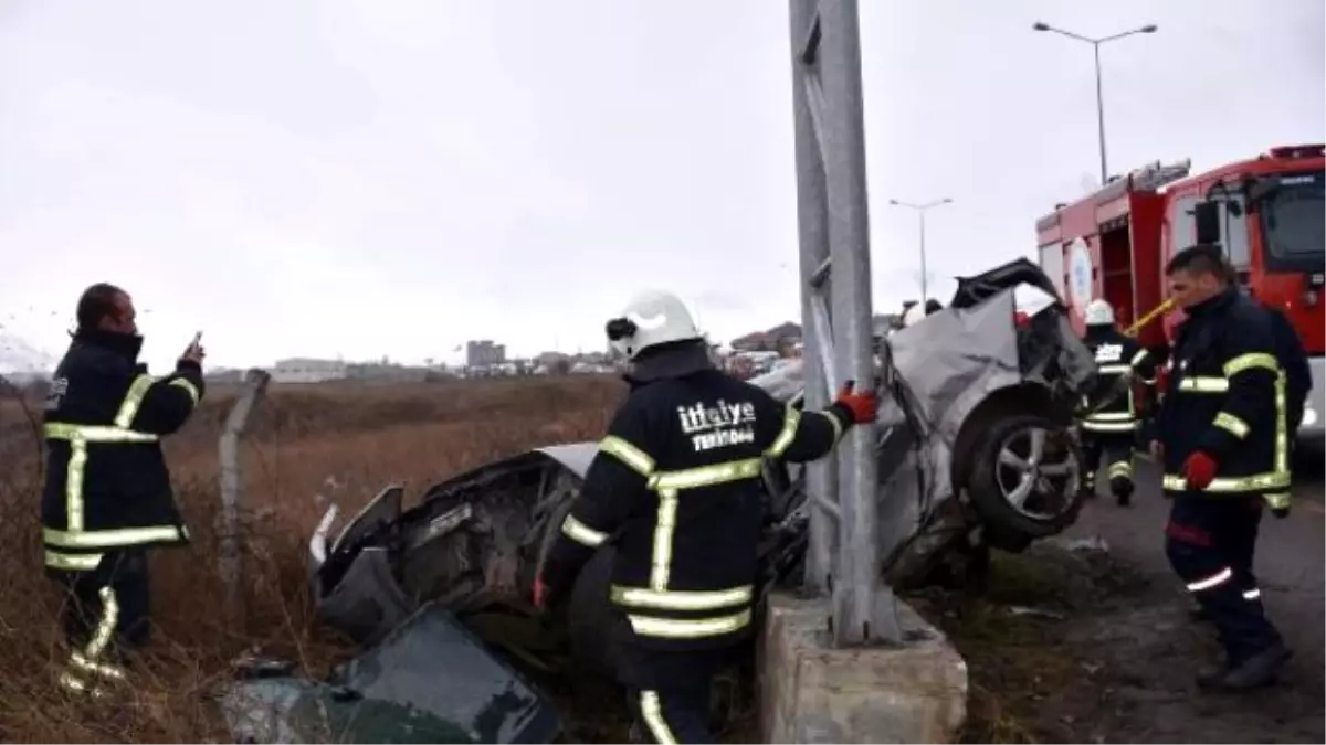 Otomobil Direğe Çarptı; Sürücüsü Ağır Yaralandı