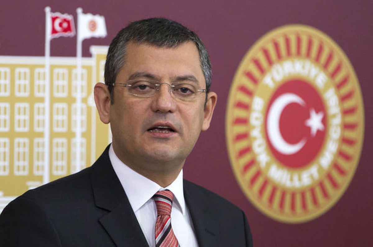 Özel\'den Anayasa Değişikliği Teklifi Eleştirisi