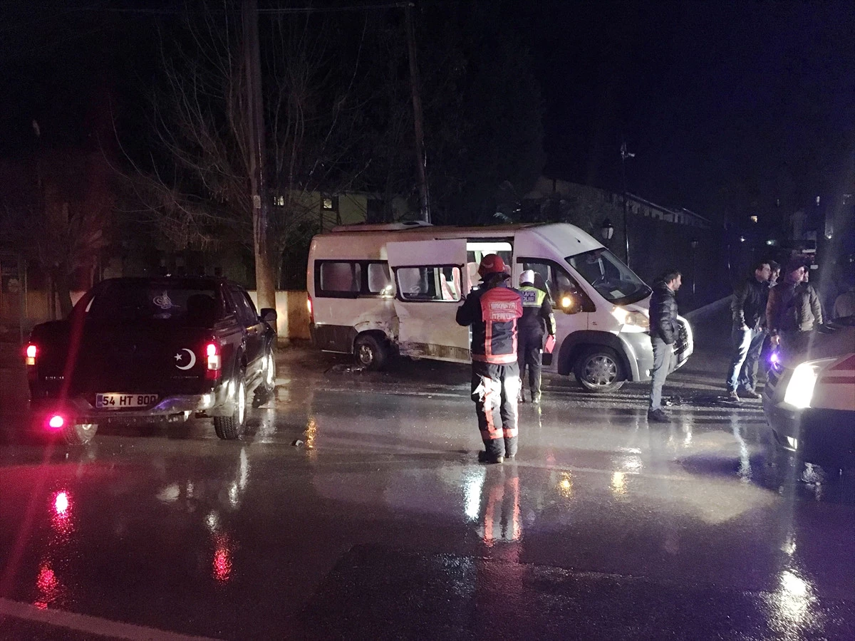 Sapanca\'da Trafik Kazası: 4 Yaralı
