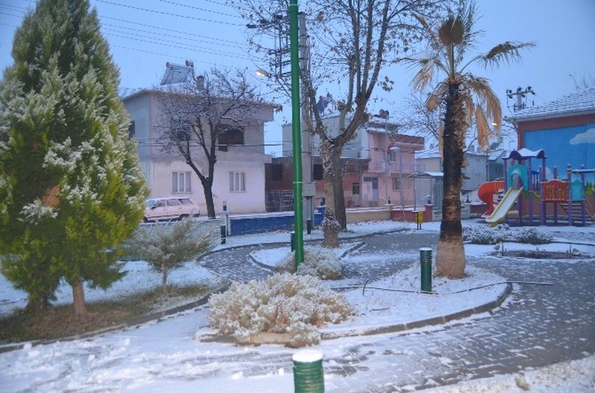 Selendi\'ye İlk Kar Yağdı