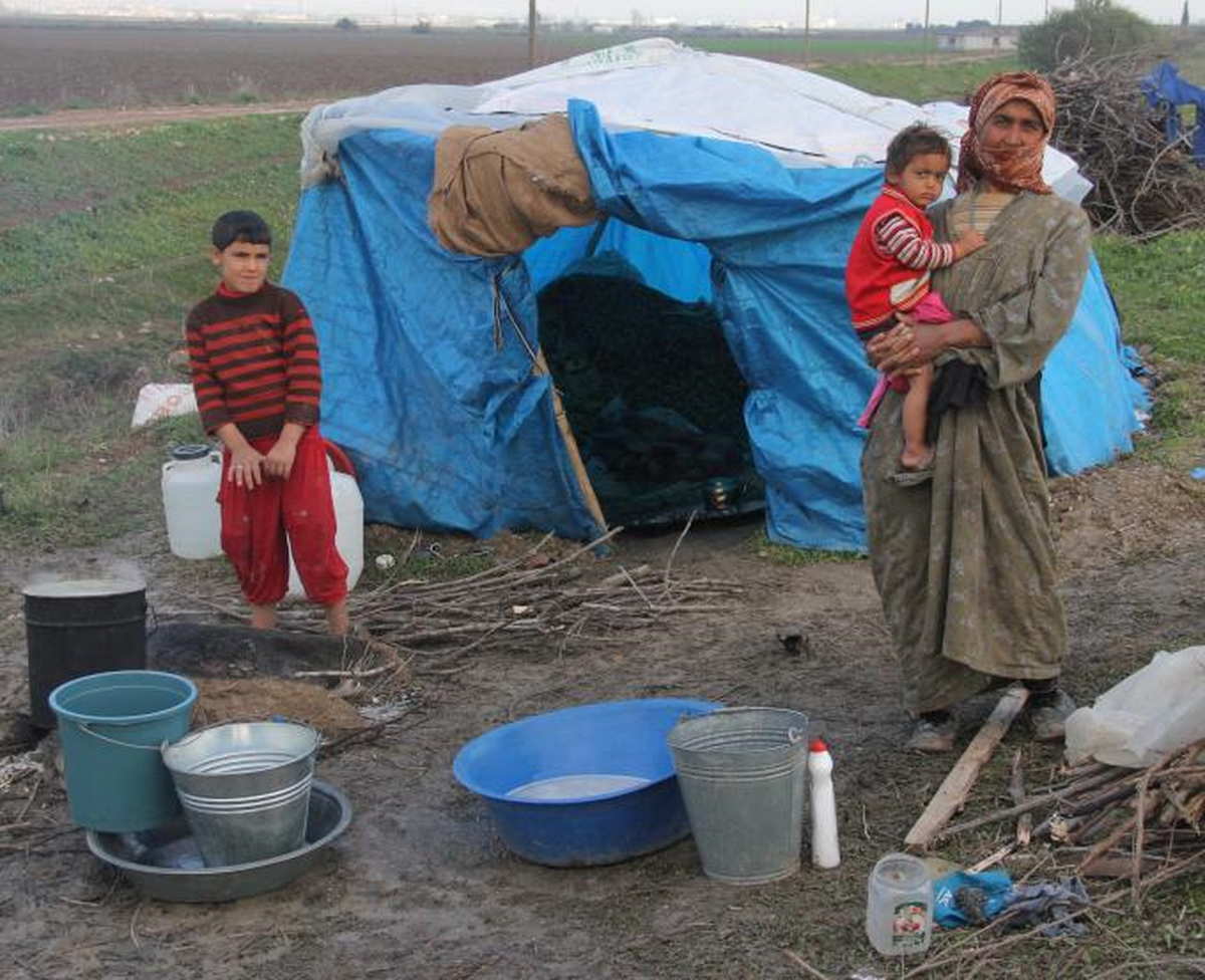 Sığındıkları Türkiye\'de Yaşama Tutunmaya Çalışıyorlar