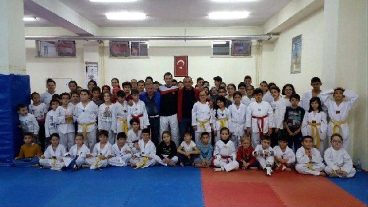Taekwondo\' da Kepez Çaylıoğluspor Fırtınası Esti