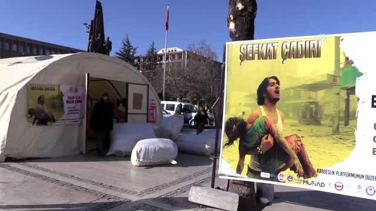 Uşak\'ta Öğrencilerden Haleplilere Yardım