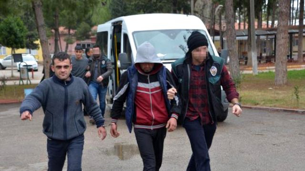 Adana\'da 11 Uyuşturucu Satıcısı Tutuklandı