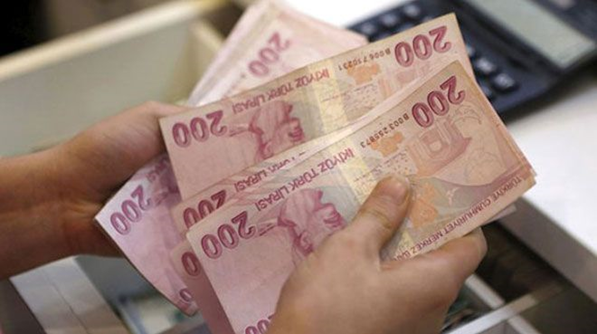 Aylık Geliri 2 Bin 500 Lira Olan 2017\'de 5 Bin 350 Lira Gelir Vergisi Ödeyecek