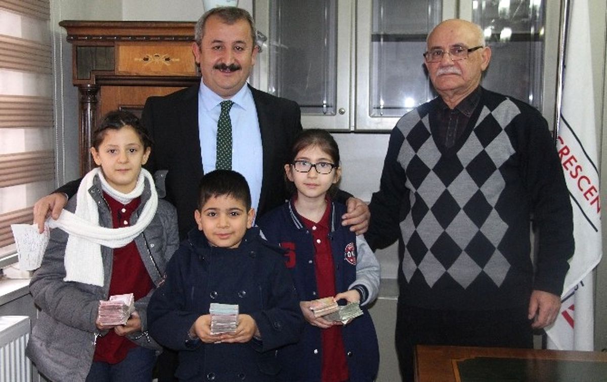 Elazığ\'da Öğrenciler, Halep İçin 18 Bin 890 Lira Topladı