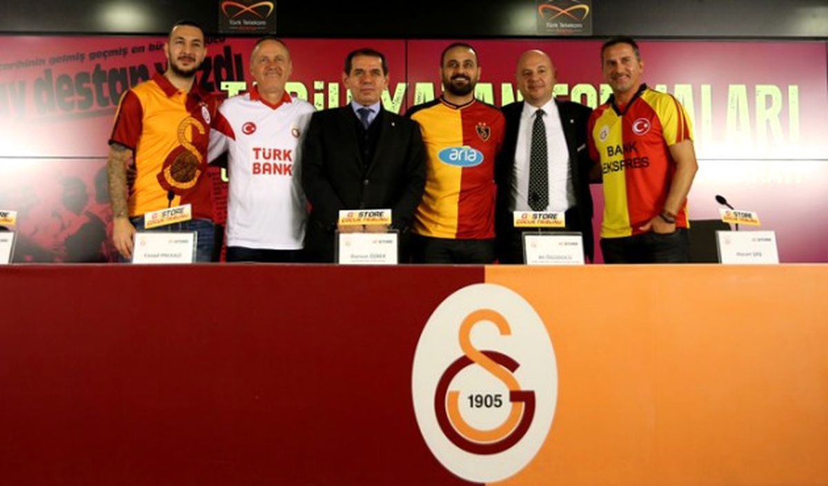 Galatasaray, \'Tarih Yazan Formalar\'ı Tanıttı