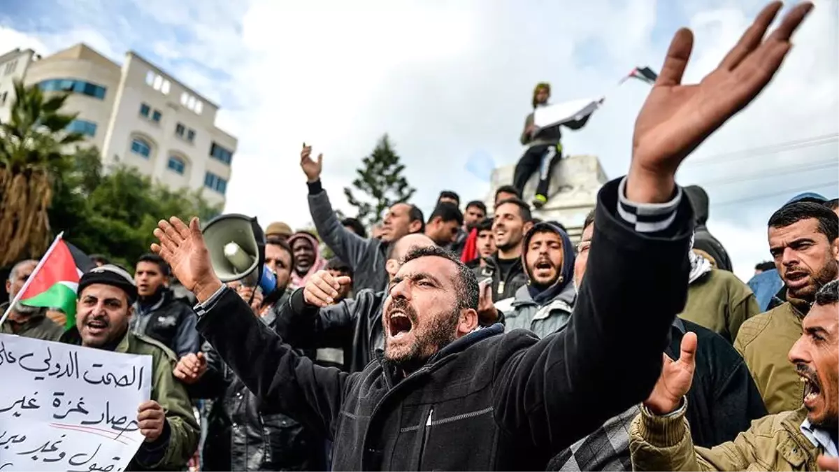 Gazzeli İşçilerden "Abluka" Protestosu