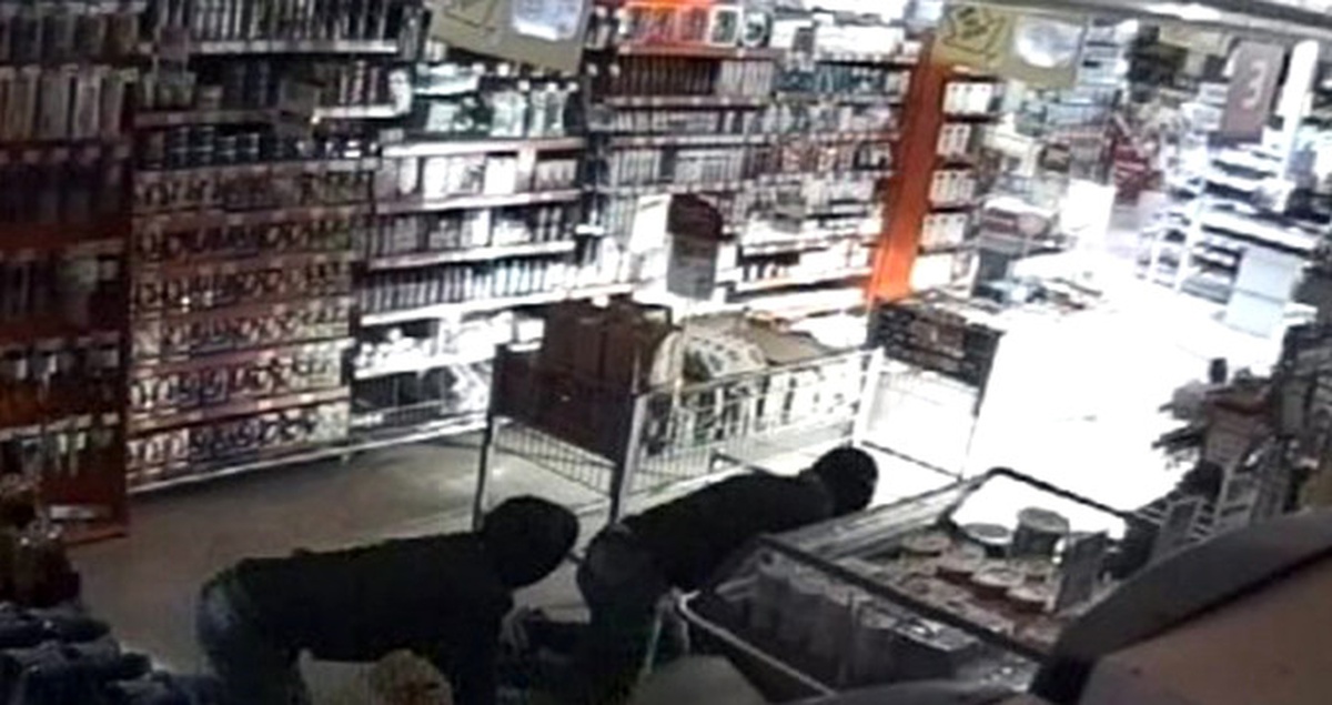 Giresun\'da İki Zanlı Girdikleri Evin Sahibini Öldürüp Delilleri Yok Etmek İçin Evi Ateşe Verdi