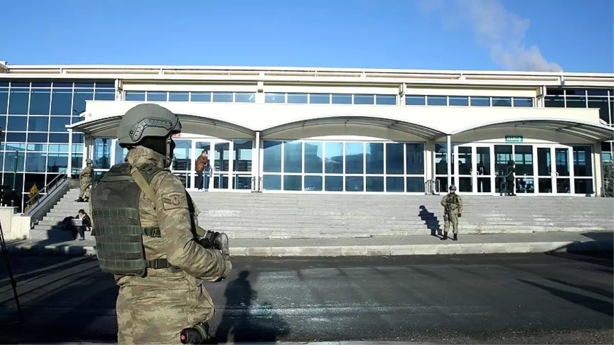 Hukuk Temsilcileri İlk Darbe Duruşmasını Takip Etmek Üzere Silivri\'ye Geldi