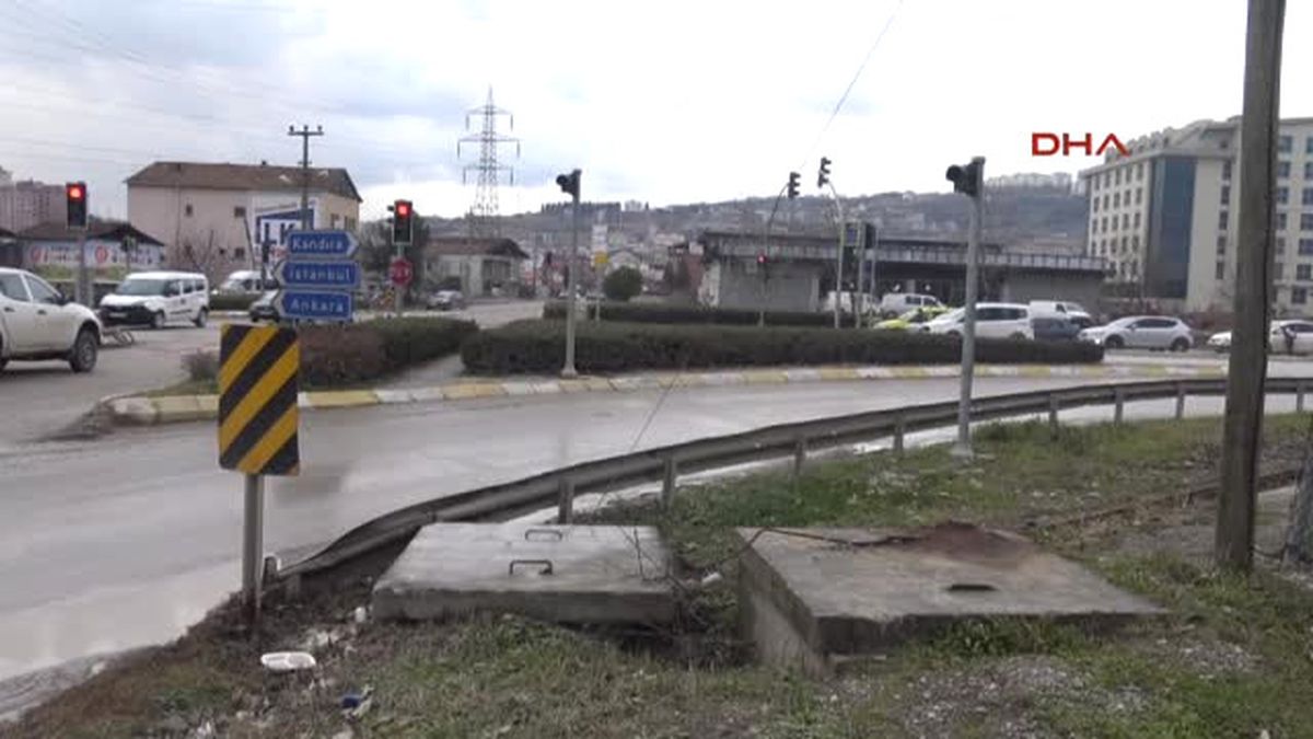 Izmit\'te Trafikte Dilenen Çocuklar Tehlike Yaratıyor