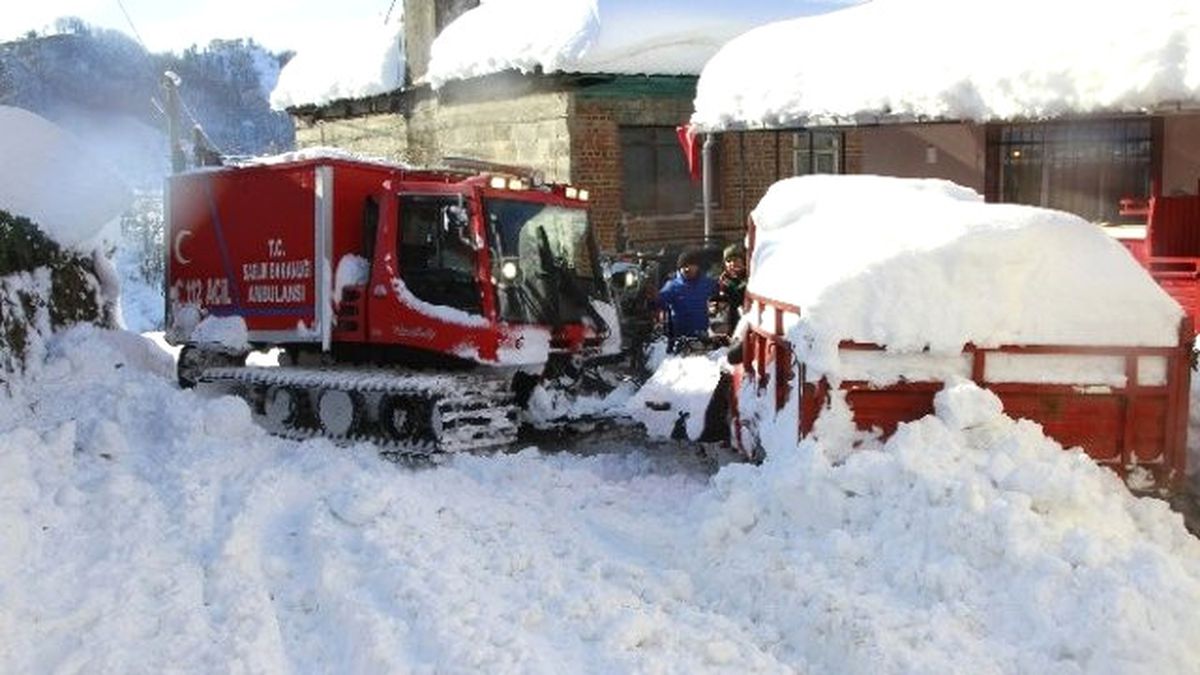 Kar Nedeniyle Köyde Mahsur Kalan Yaşlı Kadın Kurtarıldı