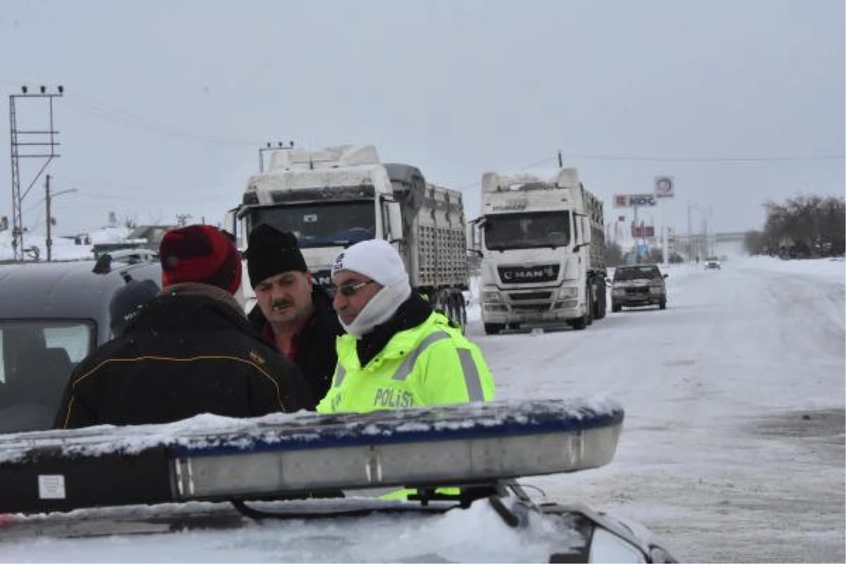 Konya\'da Yollar Ulaşıma Kapandı