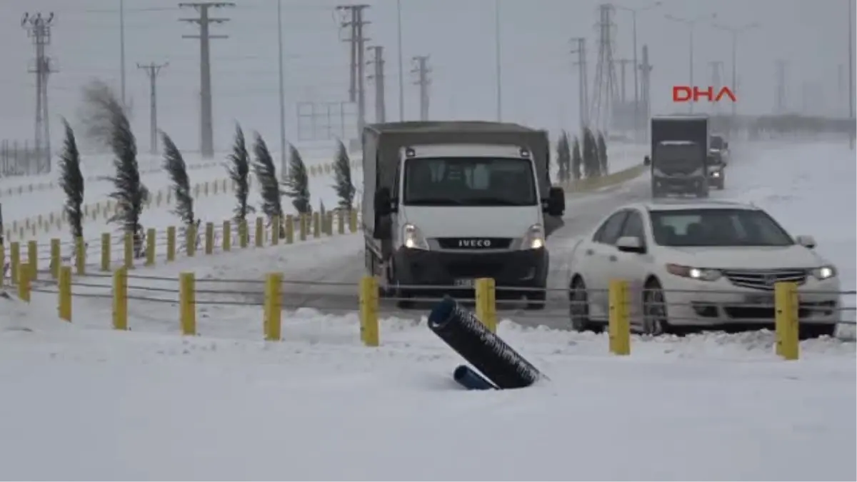 Konya\'da Yollar Ulaşıma Kapandı