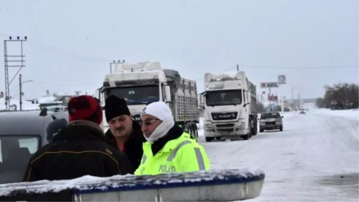 Konya\'da Yollar Ulaşıma Kapandı