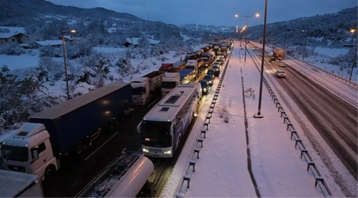 Otoyolda Kaza ve Kar Çilesi (2)