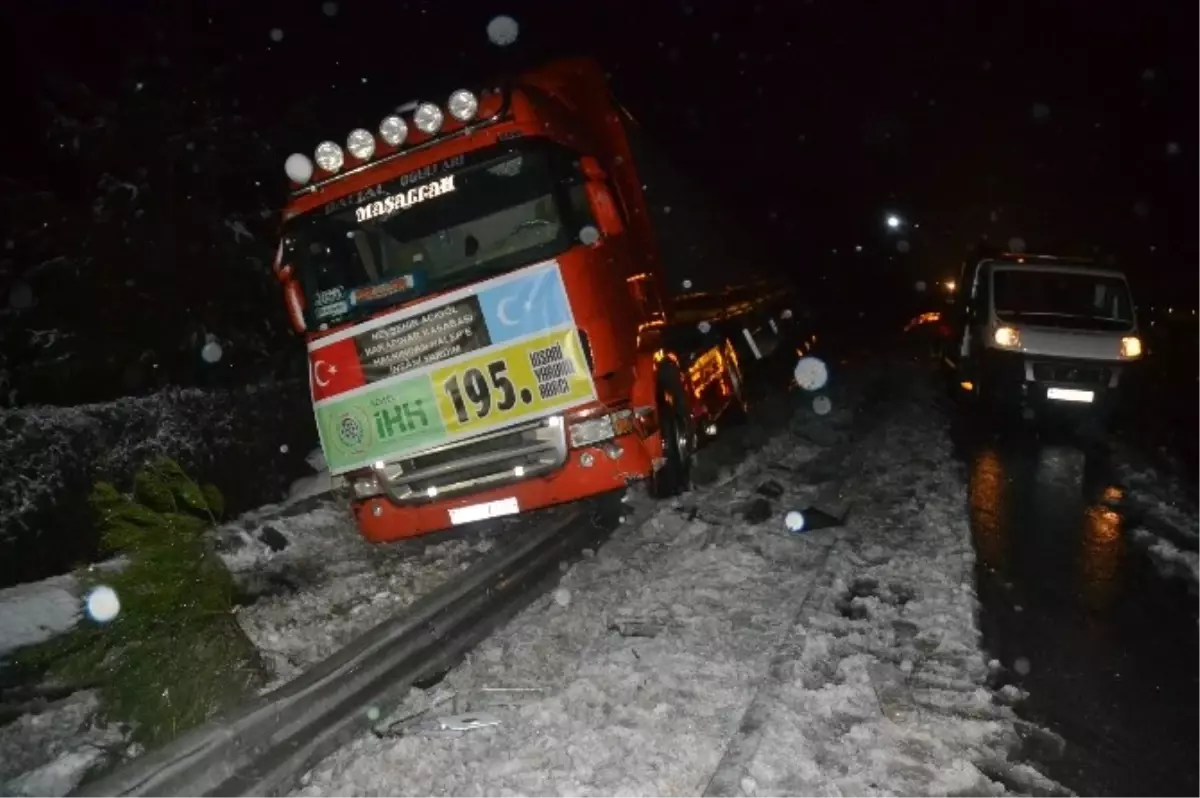 Pozantı Tem Otoyolu\'nda Zincirleme Trafik Kazası: 10 Yaralı