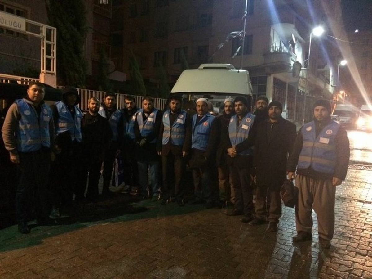 Şanlıurfa\'dan İdlib\'e Gönderilen 20 Kişilik Ekip Bölgeye Ulaştı