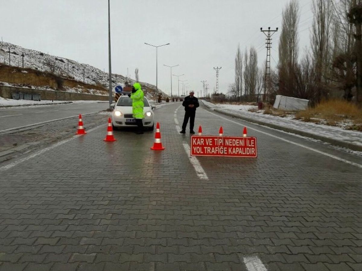 Sivas-Malatya Karayolu Trafiğe Kapandı