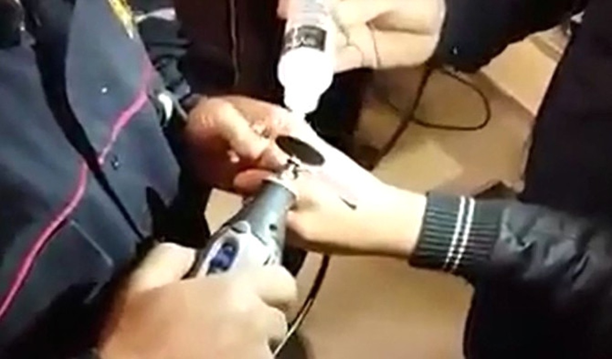 Suriyeli Çocuğun Parmağına Sıkışan Yüzüğü İtfaiye Ekipleri Çıkardı