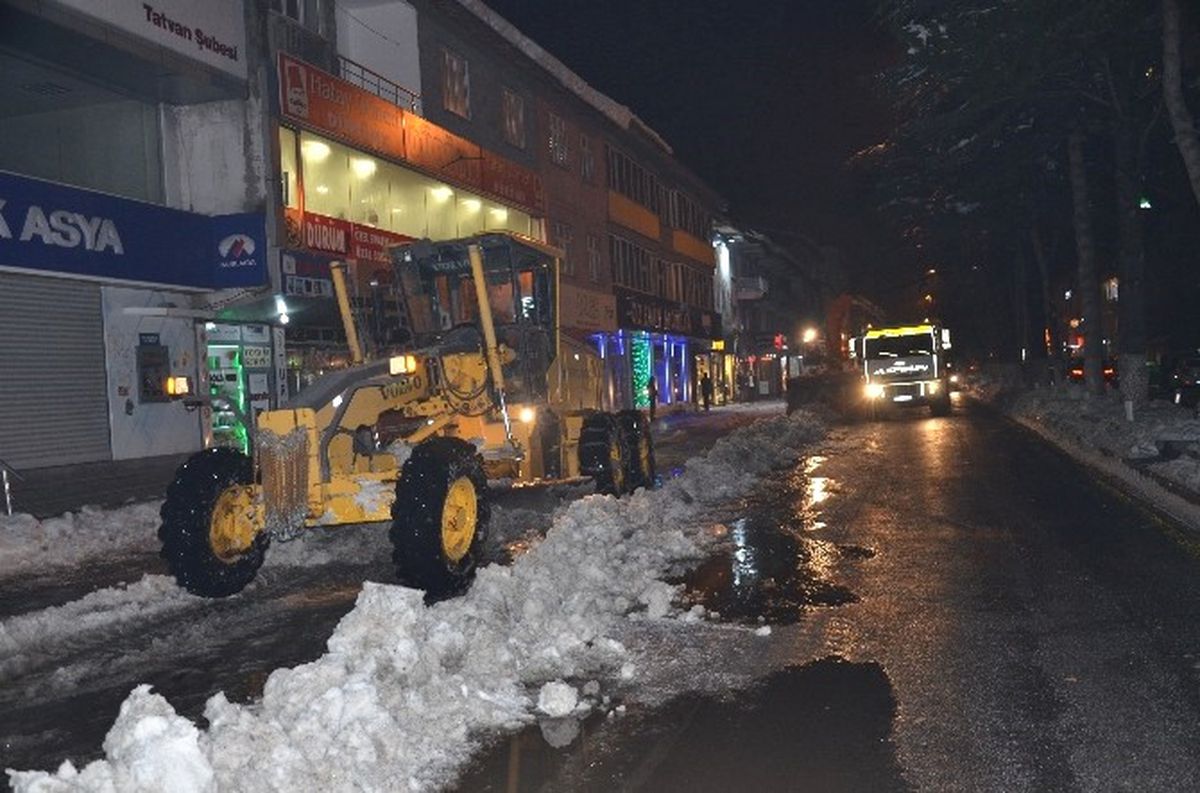 Tatvan\'da Kar Temizleme Çalışması